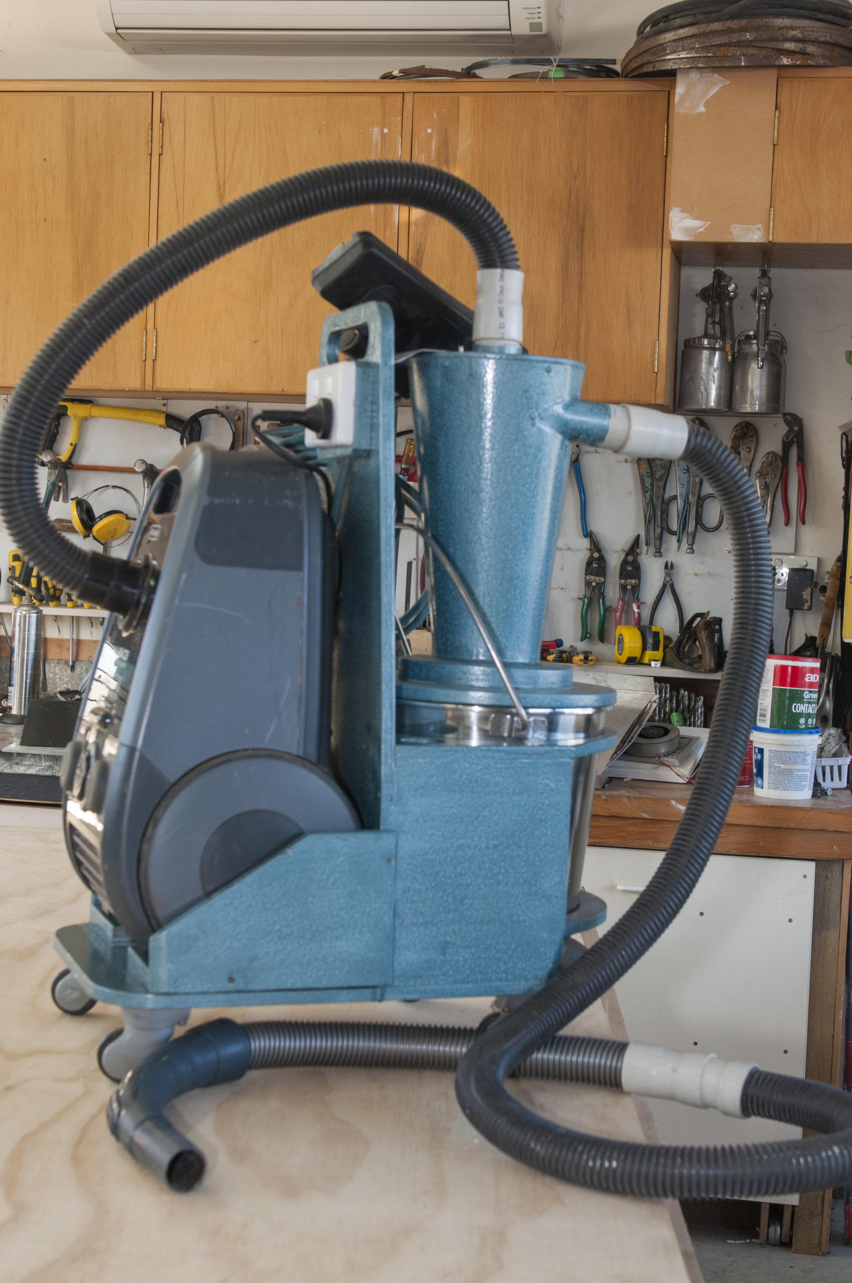 Video Of Des Thomson And His Workshop Dust Extractor System The Shed 