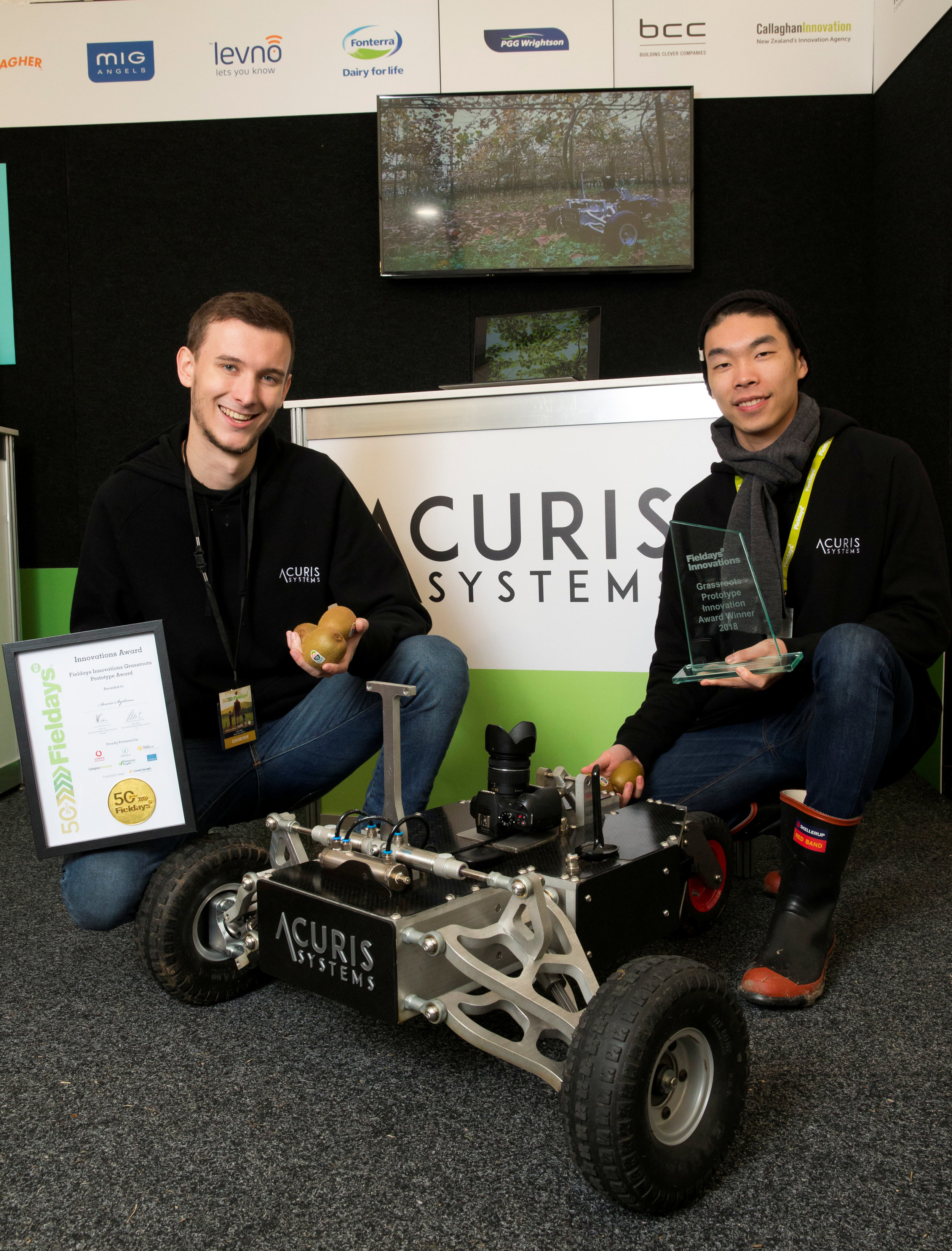 2018 Fieldays Grassroots Prototype Award winners Acuris Systems with their prototype robot that autonomously navigates kiwifruit orchards while capturing highly accurate fruit data. This data is then analysed to provide growers with quality informat…