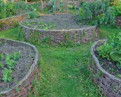 “Extraordinary potager” of three-metre wide raised gardens with basket-weave walls