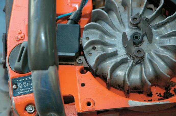 Clean the gap between the ﬂywheel magnets and the coil