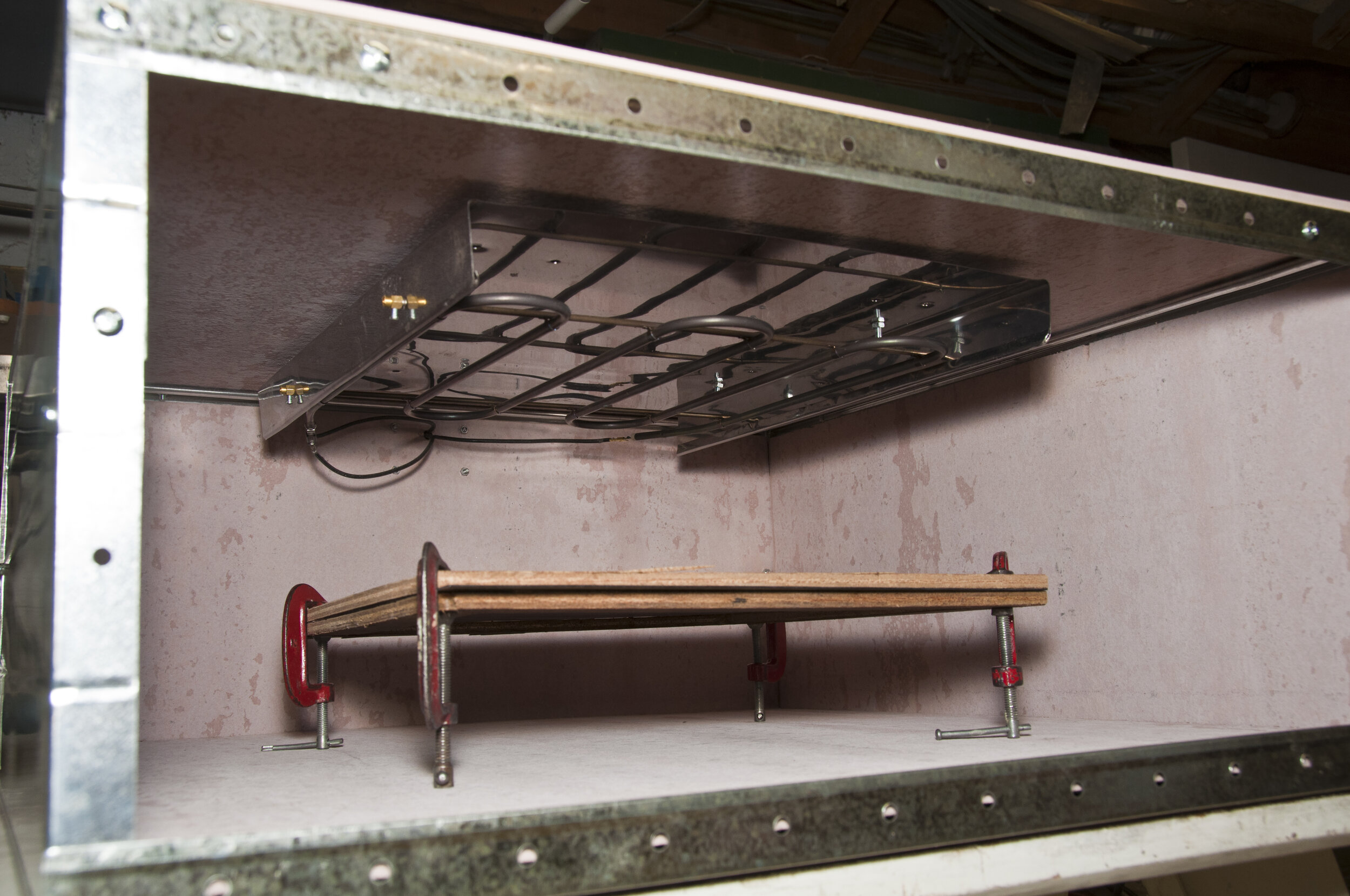 Home-built moulding oven. Element is bolted to the reﬂector