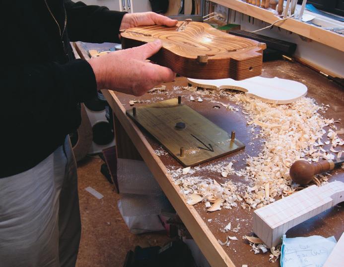 The holding jig placed on turntable.