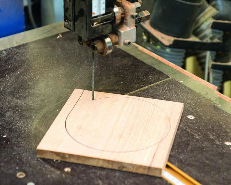 Using the circle jig on the bandsaw