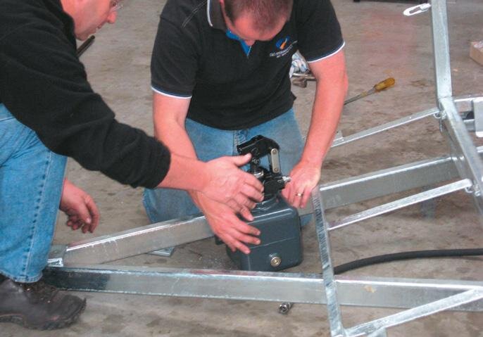 Mounting hydraulic pack on drawbar